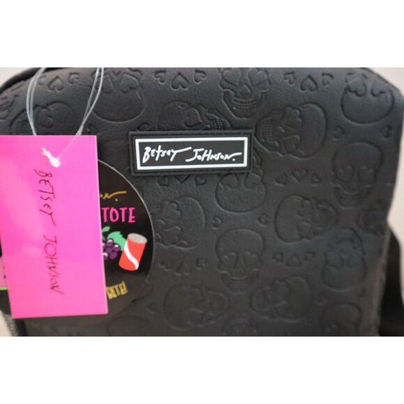 Betsey Johnson TBJ-1309 Black Skull Embossed Domed Insulated Lunch Tote Bag - Picture 6 of 13